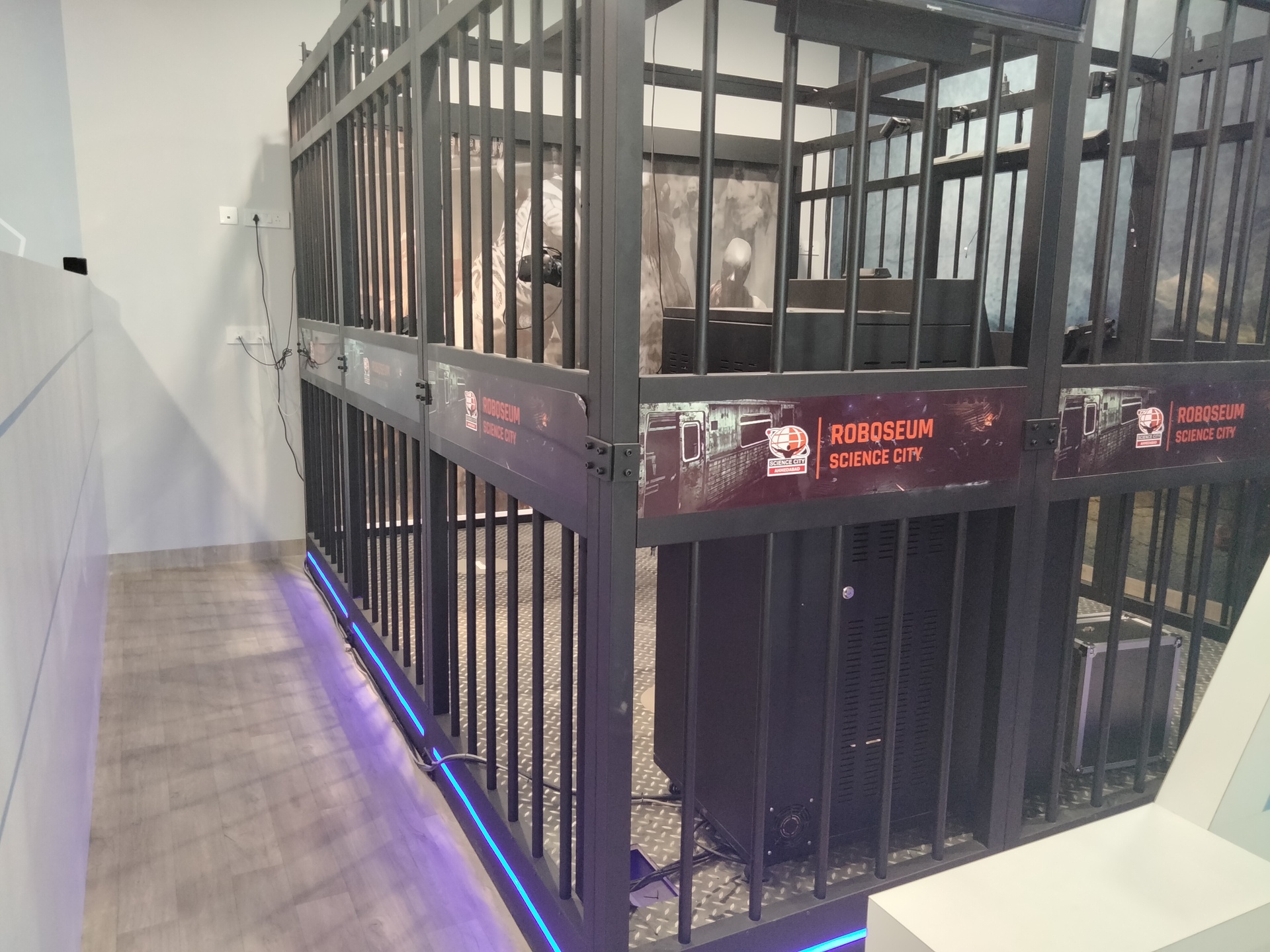 VR Cage